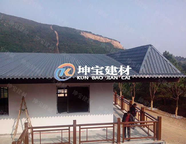 鄉(xiāng)村美化不停歇，合成樹脂瓦扮靚農(nóng)家院落助農(nóng)民創(chuàng)收致富