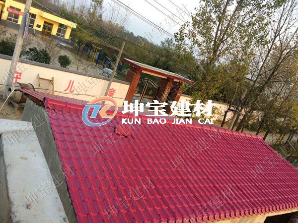 學(xué)校旁蓋樹脂瓦，生機(jī)盎然趣意濃！