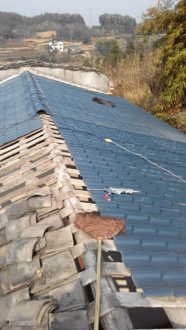 農(nóng)村老瓦房翻新?lián)Q合成樹脂瓦，價廉物美又實用