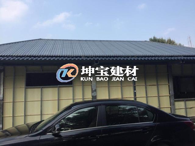 成都雙流蛟龍港工業(yè)廠區(qū)正在翻修屋面建設(shè)改造