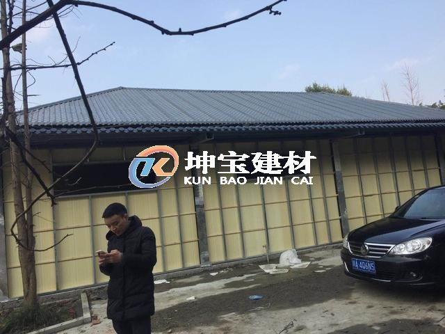 成都雙流蛟龍港工業(yè)廠區(qū)正在翻修屋面建設(shè)改造