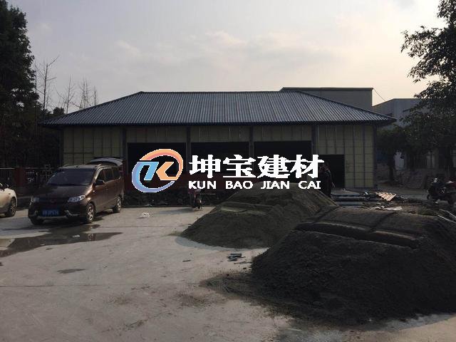 成都雙流蛟龍港工業(yè)廠區(qū)正在翻修屋面建設(shè)改造